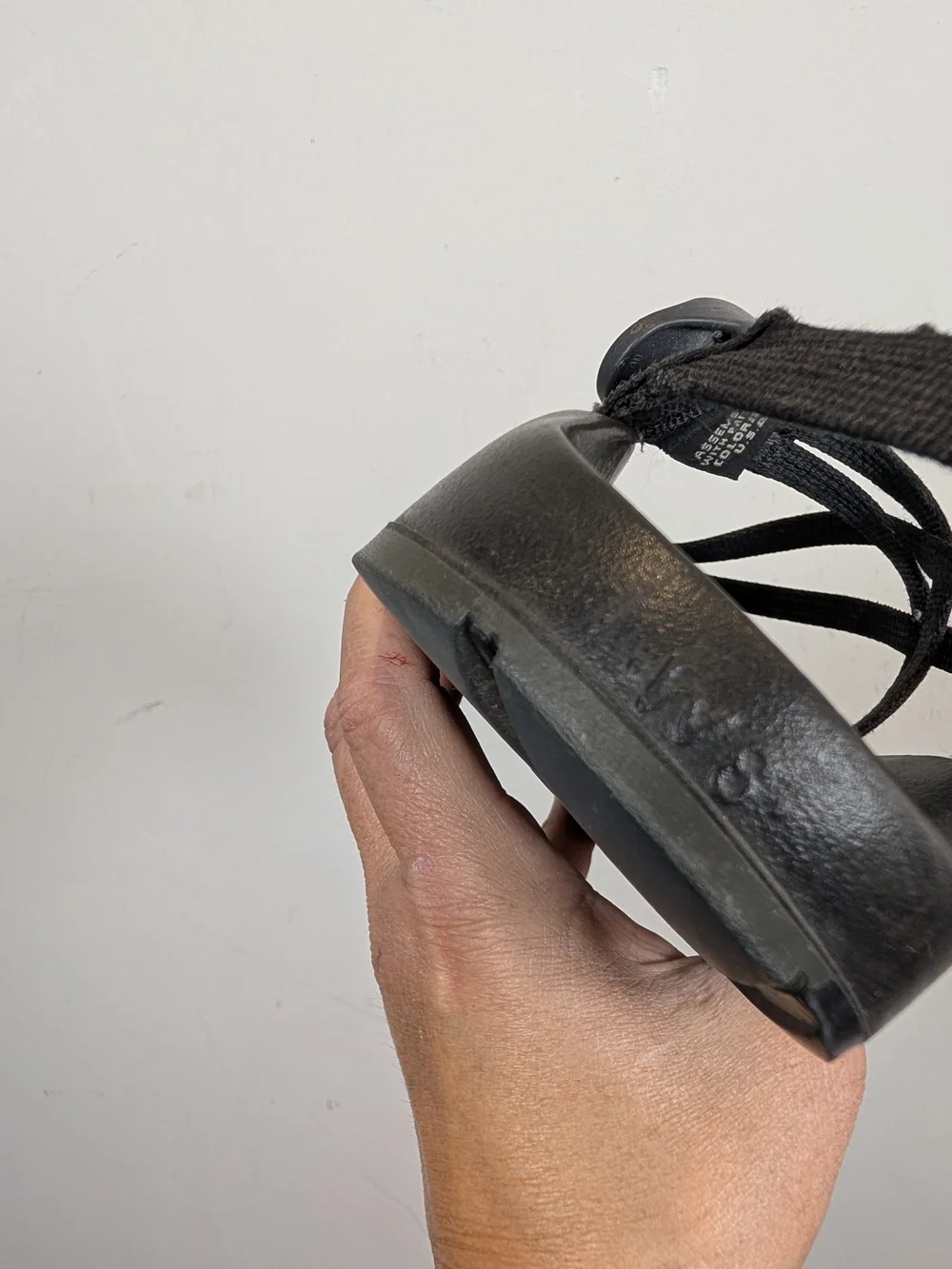 Chaco Black Strappy Outdoor Sandals, Size 8